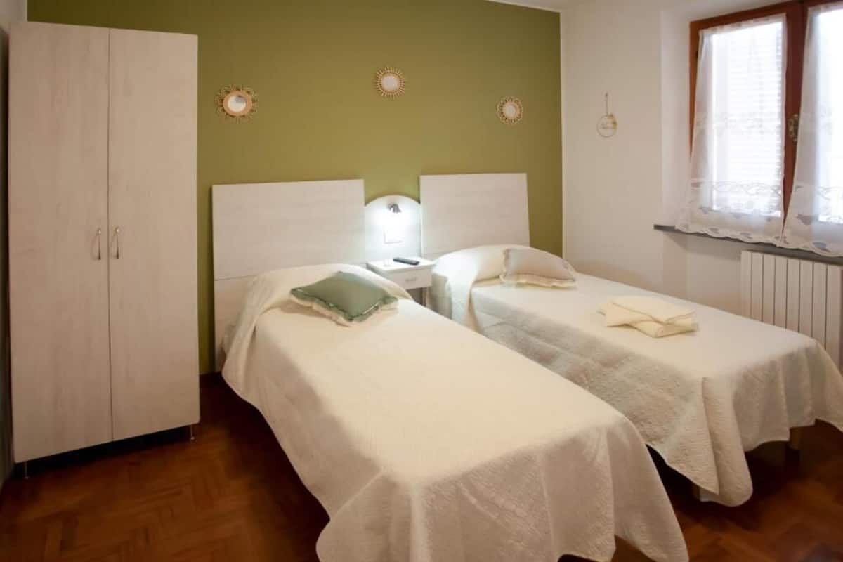 Quarto duplo, vista para o pátio