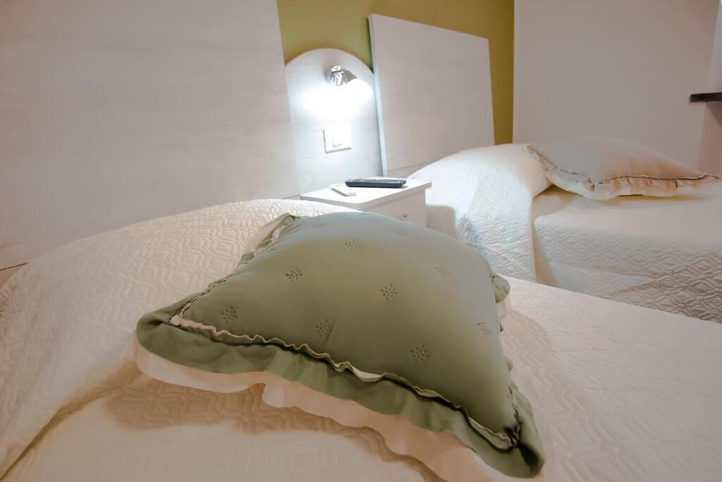 Chambre avec lits jumeaux, vue cour intérieure