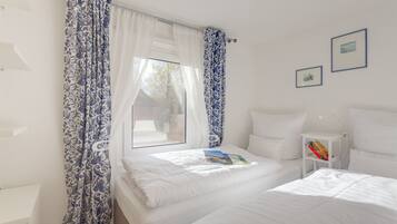 House | 1 bedroom, individually furnished