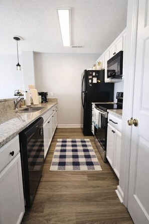 Private kitchen - Amazing Waterway Oasis (North Myrtle Beach)