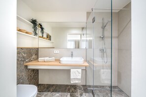 Shower, hair dryer, towels - Dorfchalet, garden & sauna (Dorfgastein)