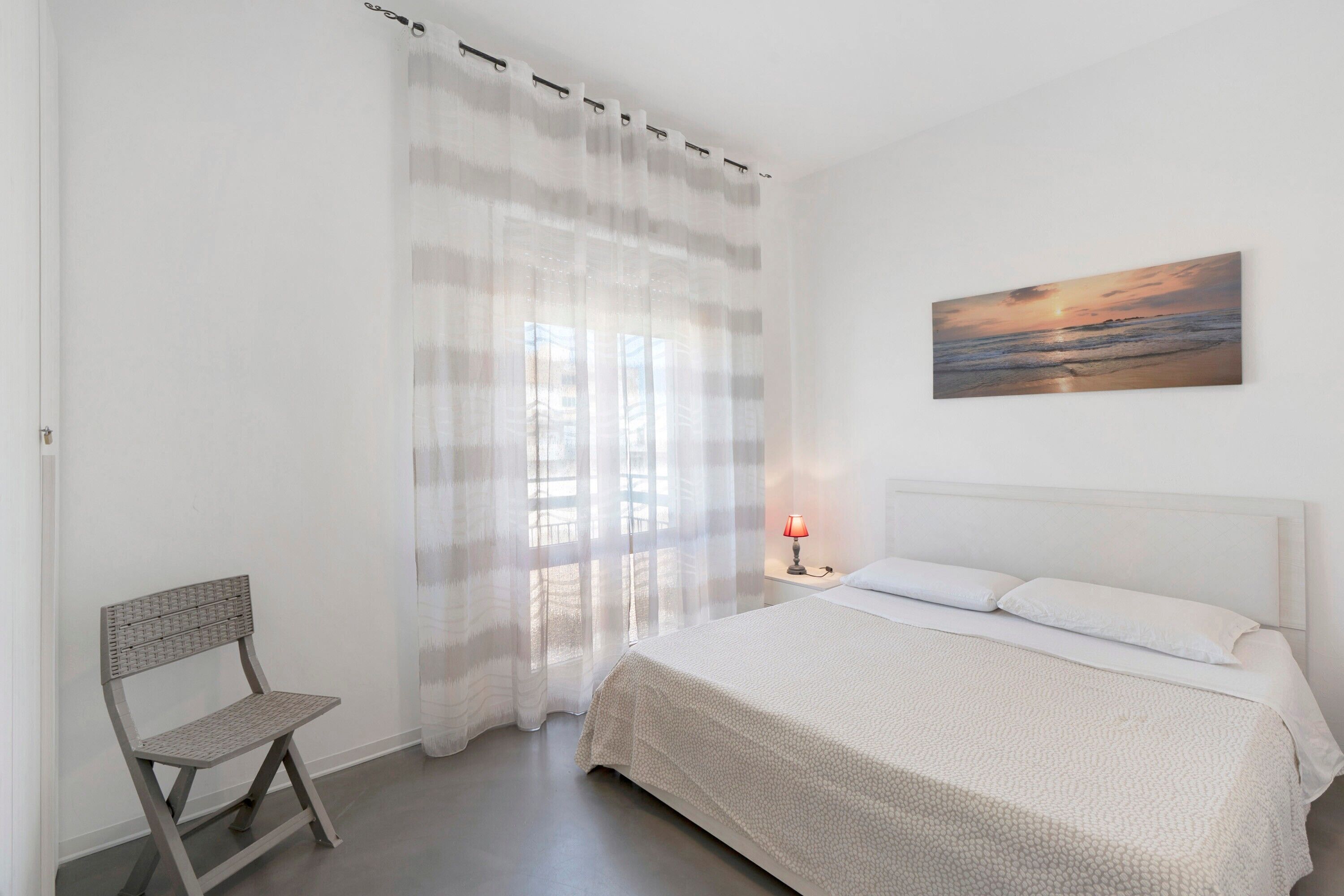 1 dormitorio, tabla de planchar con plancha, wifi y ropa de cama