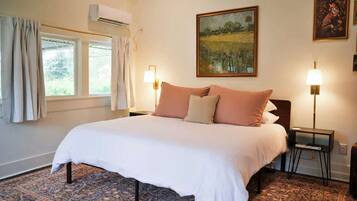 1 bedroom, iron/ironing board, WiFi (free), bed sheets
