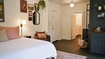 1 bedroom, iron/ironing board, WiFi (free), bed sheets