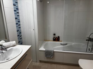 Bathroom - Beachfront Apartment in Valencia, Patacona – Alboraya (Alboraia)