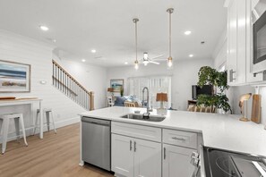 Interior - New 4bedroom house walking distance to the beach (Myrtle Beach)