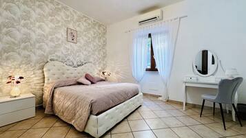 Appartement, 2 chambres | Bureau, fer et planche à repasser, accès au Wi-Fi (inclus)