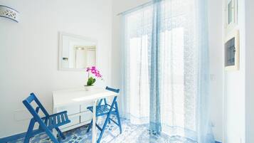 Apartment, 2 Bedrooms, Sea View | Dining