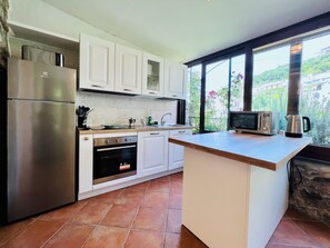 Apartment, 2 Bedrooms, Garden View | Private kitchen - YourHome - Maison Iolanda Positano (Montepertuso)