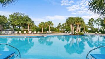 2 outdoor pools, sun loungers