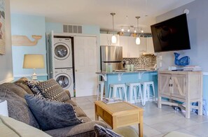 TV, books - Stunning Amenities, Walk to Beach, Dock Available, Indoor/Outdoor Pools (Ocean City)