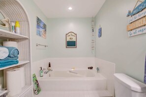 Eco-friendly toiletries, hair dryer, towels, soap - Stunning Amenities, Walk to Beach, Dock Available, Indoor/Outdoor Pools (Ocean City)