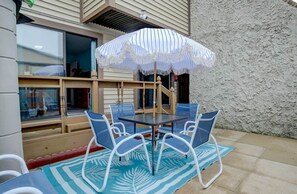 Outdoor dining - Stunning Amenities, Walk to Beach, Dock Available, Indoor/Outdoor Pools (Ocean City)