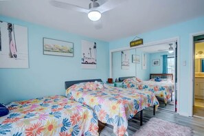 Tabla de planchar con plancha, wifi gratis y ropa de cama 