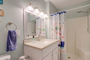 Amenidades de baño ecológicas, secadora de cabello, toallas, jabón 