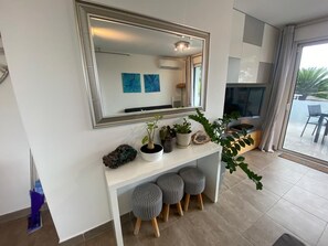 TV - Apartment with Pool and Terrace in Montpellier (Montpellier)