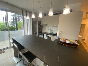 Fridge, microwave, oven, dishwasher - Apartment with Pool and Terrace in Montpellier (Montpellier)