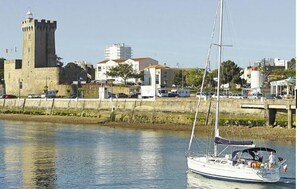 Marina - Sunny Flat with Sea-View Balcony (Les Sables-d'Olonne)