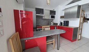 Refrigerador, microondas, horno, lavavajillas
