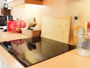 Fridge, microwave, oven, dishwasher - Quiet 86m² apt with balconies & parking (Paris)
