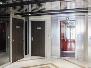 Interior - Quiet 86m² apt with balconies & parking (Paris)