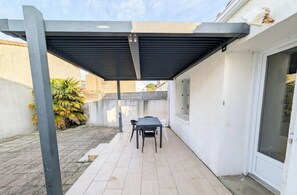 Outdoor dining - Bright house with terrace in La Terrière (La Tranche-sur-Mer)