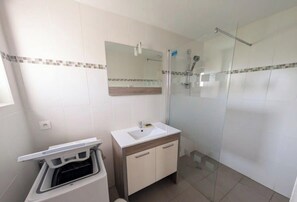 Shower - Bright house with terrace in La Terrière (La Tranche-sur-Mer)