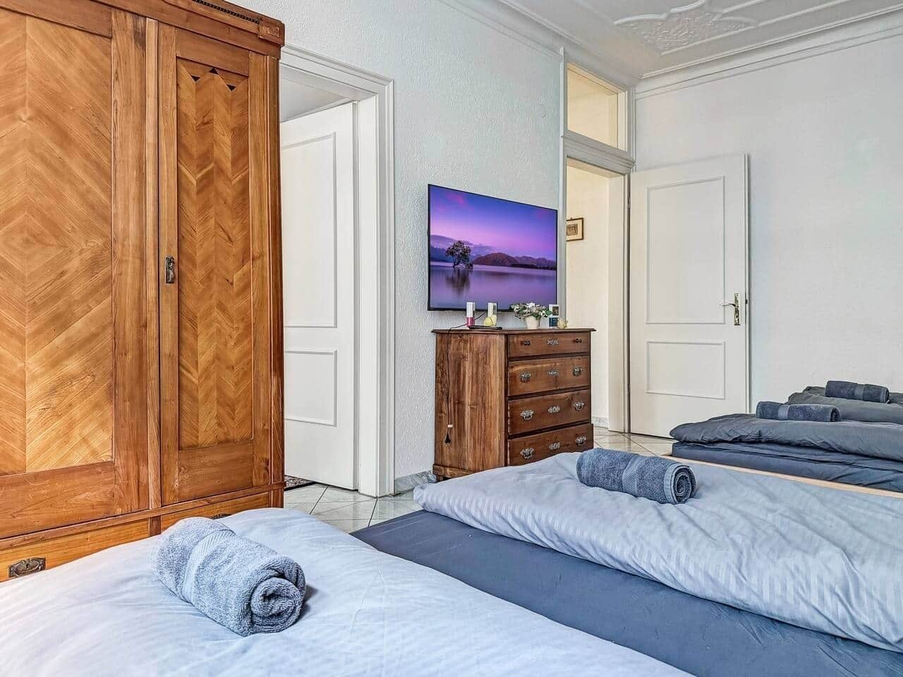 3 bedrooms, iron/ironing board, WiFi, bed sheets