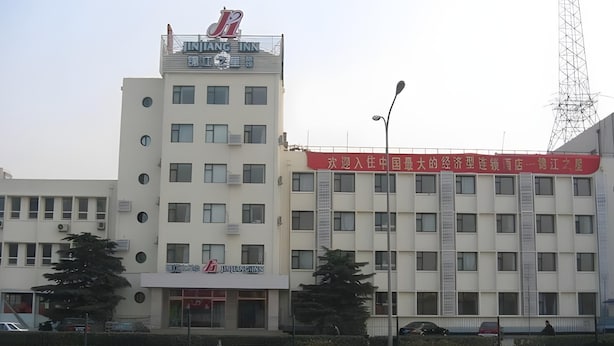 A multi-story building with signage for 'JINJANG INN' and 'JINJANG INN' in Chinese characters. - Jinjiang Inn Beijing Yizhuang Economic & Technical (Beijing)