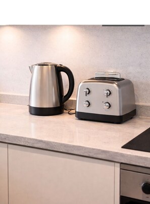 Coffee and/or coffee maker - New! Chic & Stunning 1BR City Centre Nr High St by Luxiety Stays (Southend-on-Sea)
