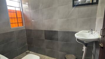 Deluxe Room | Bathroom