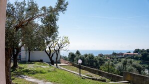 A pathway leading to a building with a view of the sea and surrounding landscape. - A welcoming and spacious 100 square meters apartment, perfect for six people, located on the ground floor of a complex of terraced houses.The property is located in San Lorenzo al Mare, in an extremely quiet area surrounded by nature: the typical Liguria (San Lorenzo al Mare)