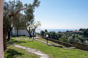 Property grounds - A welcoming and spacious 100 square meters apartment, perfect for six people, located on the ground floor of a complex of terraced houses.The property is located in San Lorenzo al Mare, in an extremely quiet area surrounded by nature: the typical Liguria (San Lorenzo al Mare)