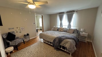 4 bedrooms, iron/ironing board, free WiFi, bed sheets