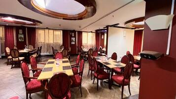 House | Dining