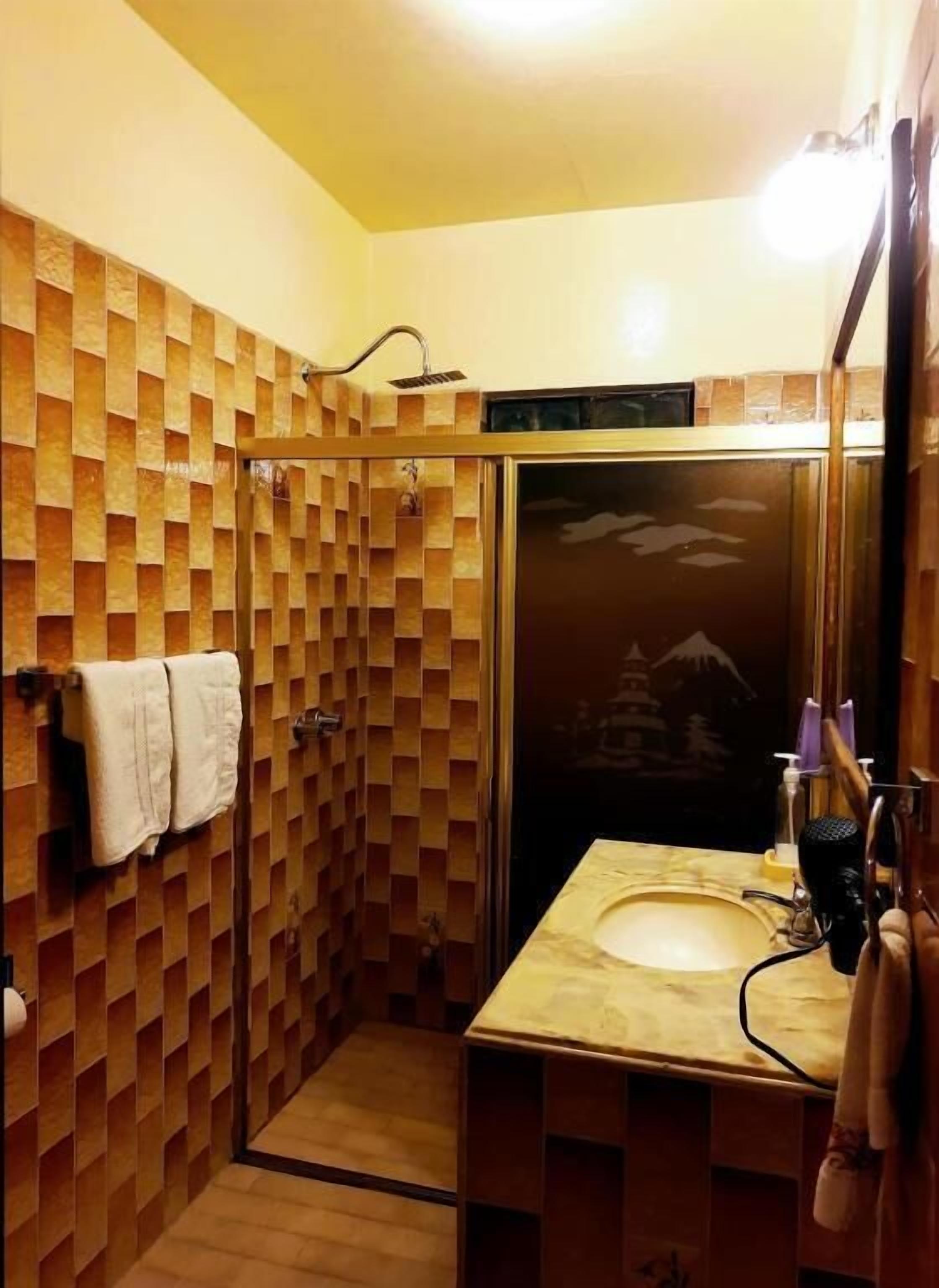 Casa, vistes al jardí | Bany