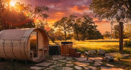 Deep Eddy Ranch: 10 Acres, Pool, Pickleball, Sauna