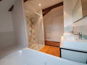 Hair dryer, soap, toilet paper - T4 Duplex des Montains - Hyper Centre Loches (Loches)