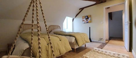 3 bedrooms, iron/ironing board, WiFi, bed sheets