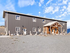 Exterior - Elk Suite: Epic Paradise Valley Views will amaze. (Emigrant)