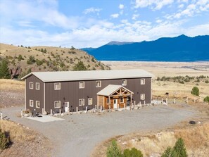 Exterior - Grizzly Suite in Emigrant (Emigrant)