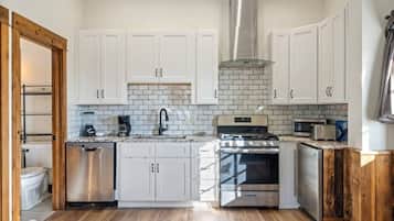 Fridge, microwave, dishwasher, coffee/tea maker
