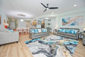 TV - New! Oceanfront / Pool / Boat / Surf / Kayak, Swim (Virginia Beach)