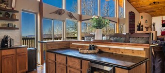 Luxury Mountain Chalet •Sleeps 23 • Hot Tub •Views