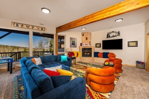 Smart TV, fireplace, table football, ping pong - Luxury Mountain Chalet •Sleeps 23 • Hot Tub •Views (Angel Fire)