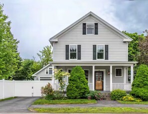 Exterior - Sunny House, By The Beach, Minutes From Portland (South Portland)