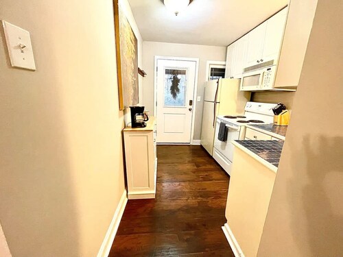 Stylish Modern Apt Near Northside Hospital