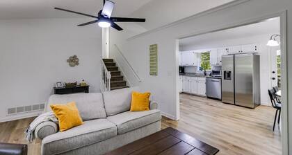 Tranquil Hideaway Home - Pet-friendly