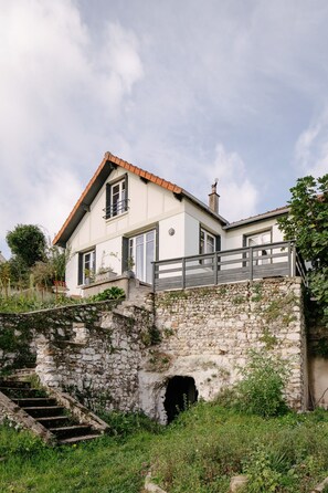 Exterior - Stylish and serene house with stunning Seine views. (Méricourt)