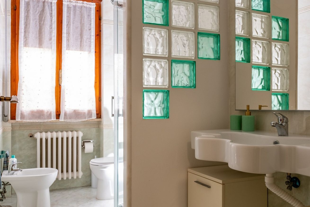 Doccia, bidet, asciugamani